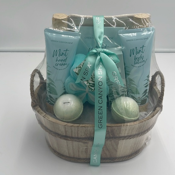 Green Canyon Spa Package - Picture 1 of 4